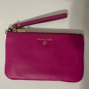 Micheal Kors Jet Set Charm Wristlet